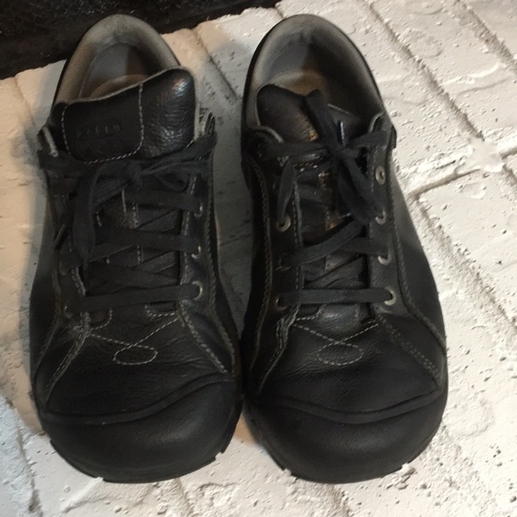 keen womens shoes wide width